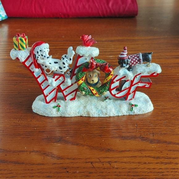 Dog 'Woof' Holiday decor - Picture 1 of 8